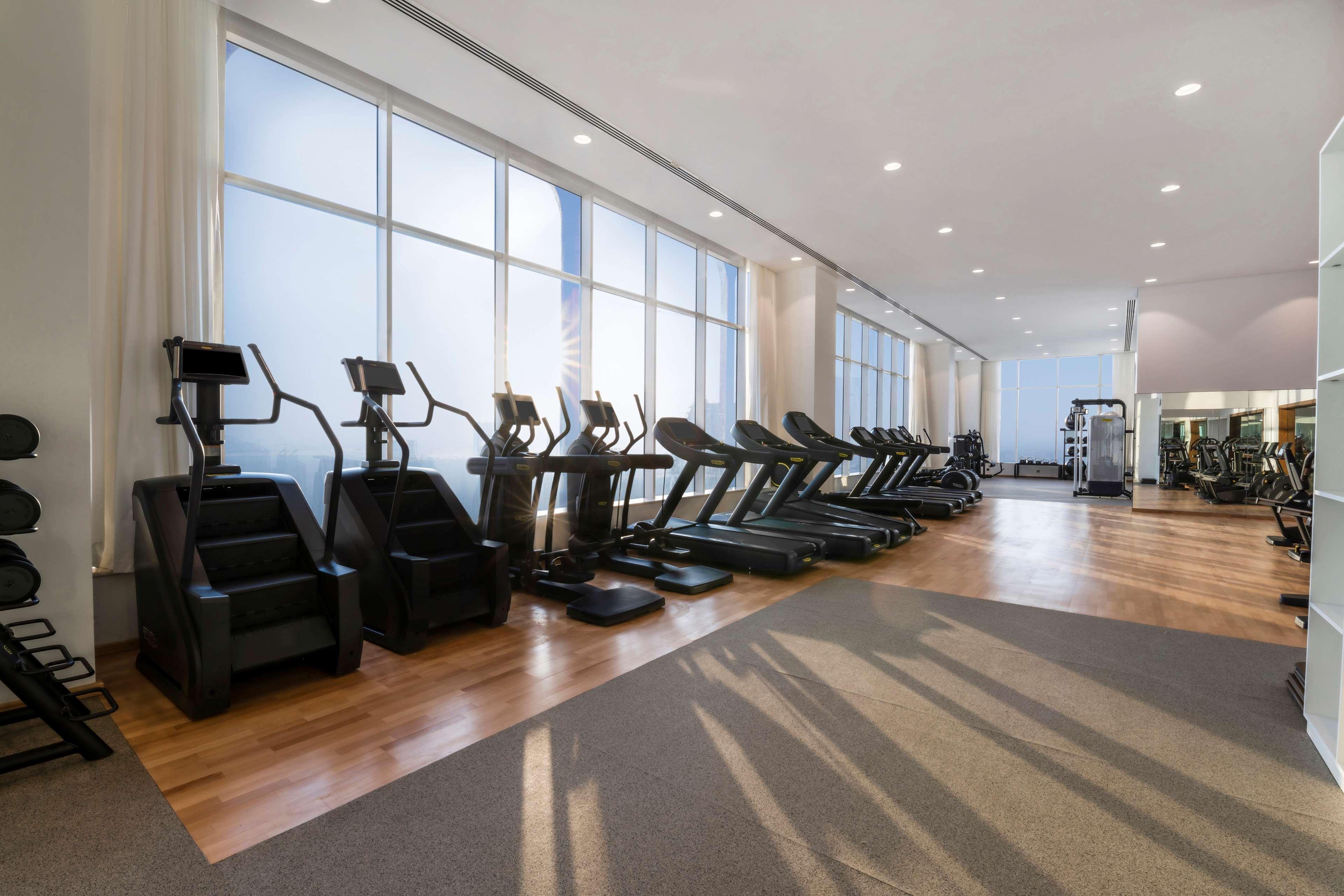 Aleph Doha Residences, Curio Collection By Hilton Exteriér fotografie The gym at the 100 East 53rd Street building