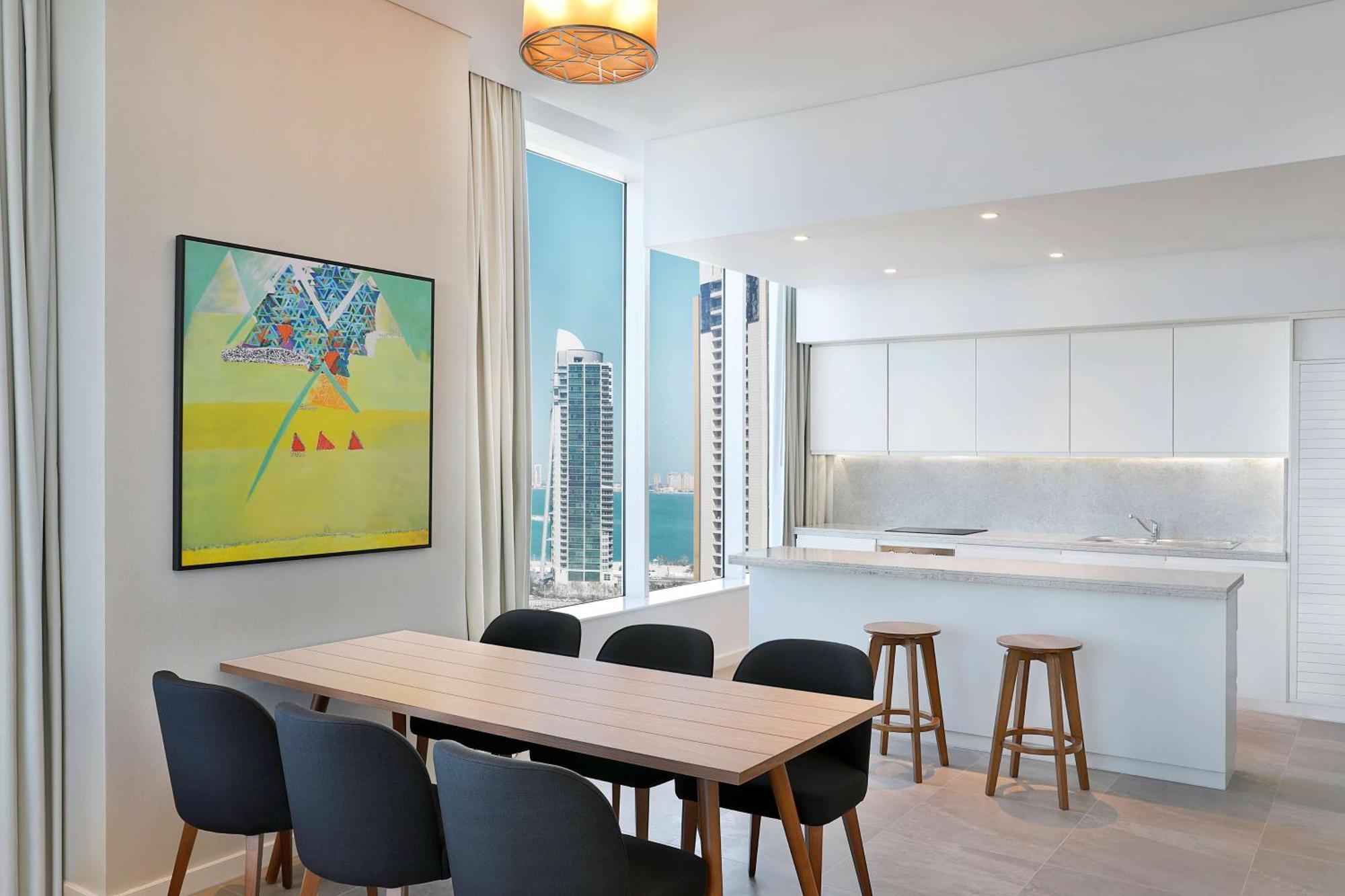 Aleph Doha Residences, Curio Collection By Hilton Exteriér fotografie The kitchen and dining area of a typical apartment