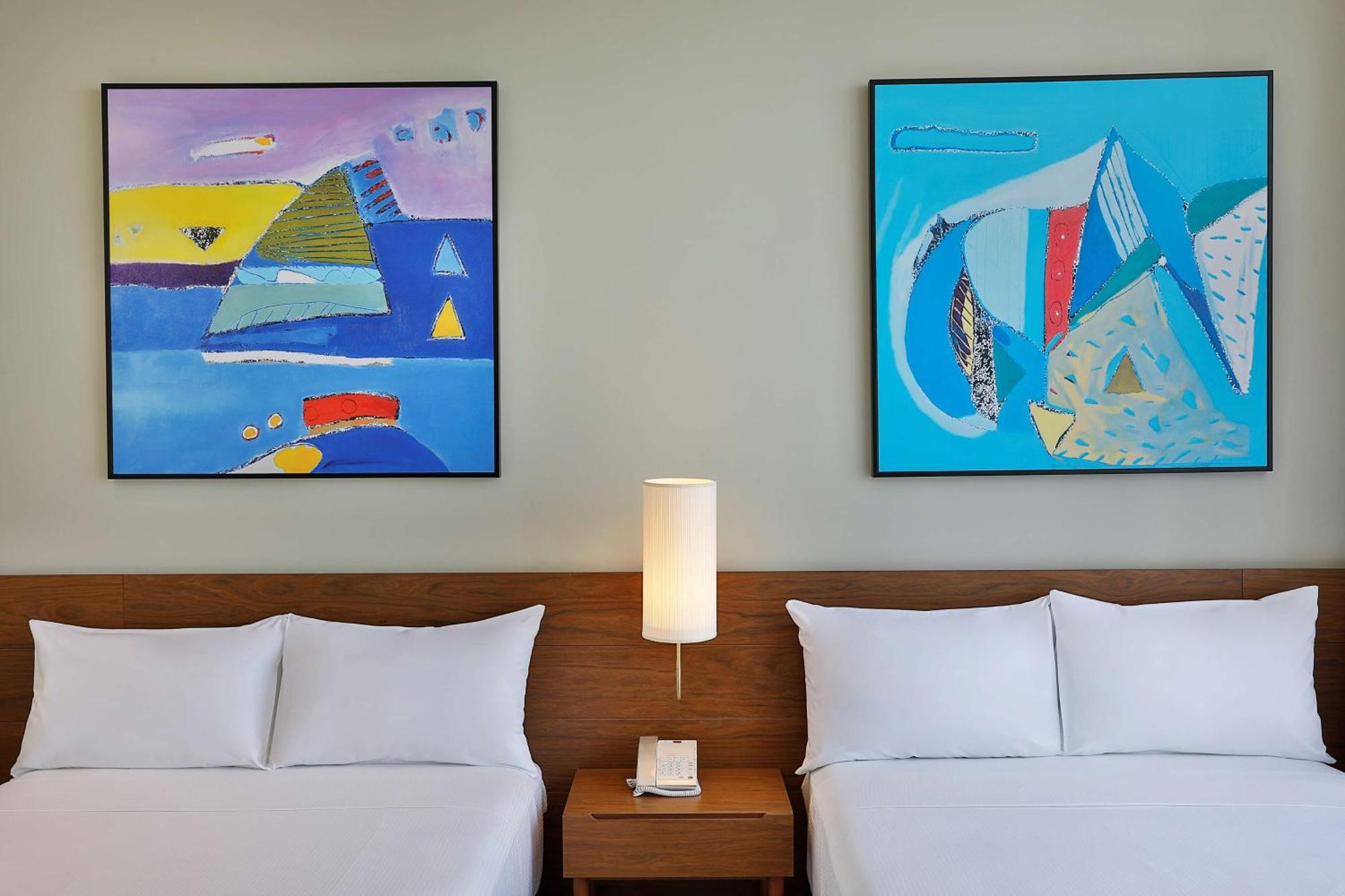 Aleph Doha Residences, Curio Collection By Hilton Exteriér fotografie Artwork by artist, Mark Rothko