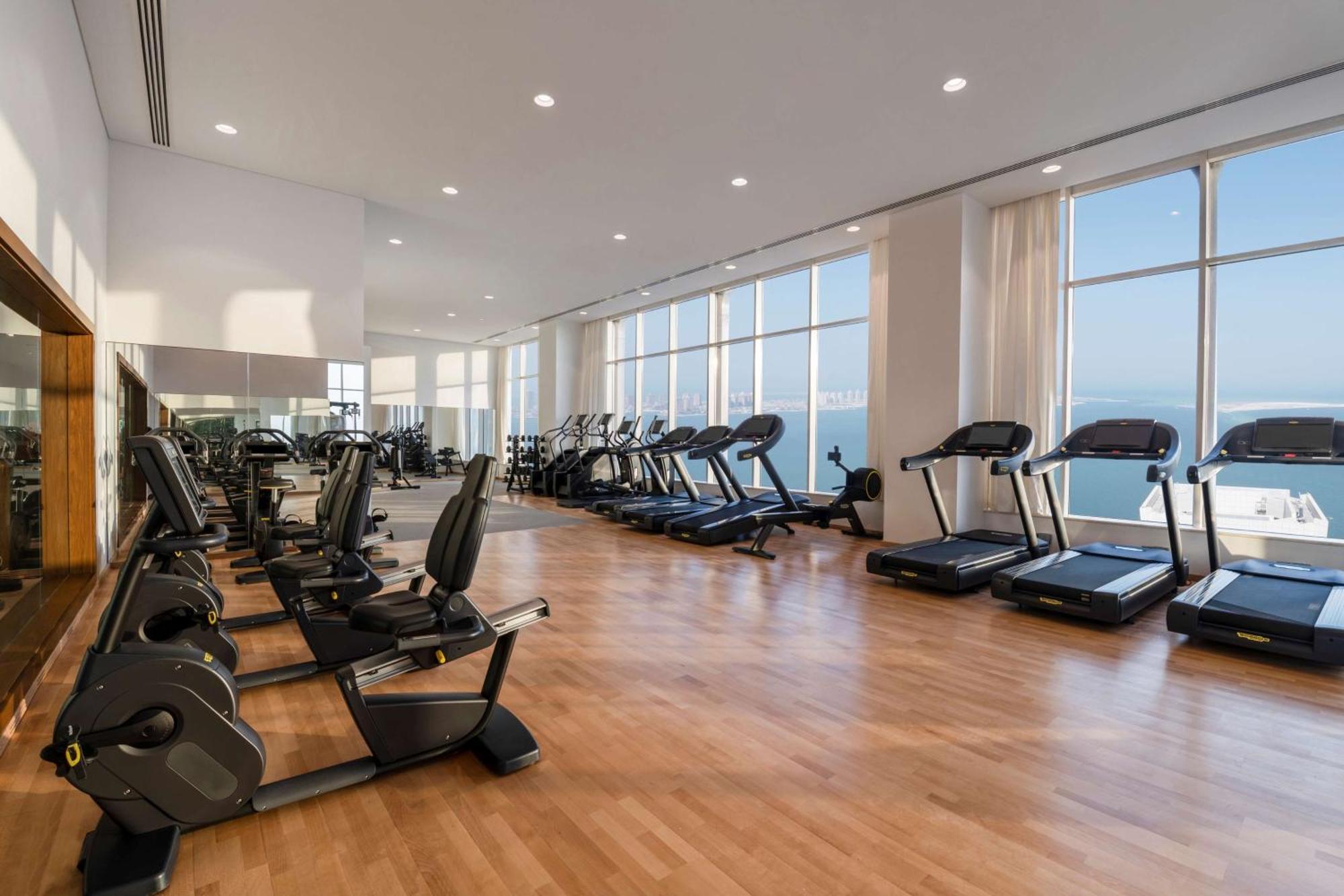 Aleph Doha Residences, Curio Collection By Hilton Exteriér fotografie The gym at the Ritz-Carlton, DIFC