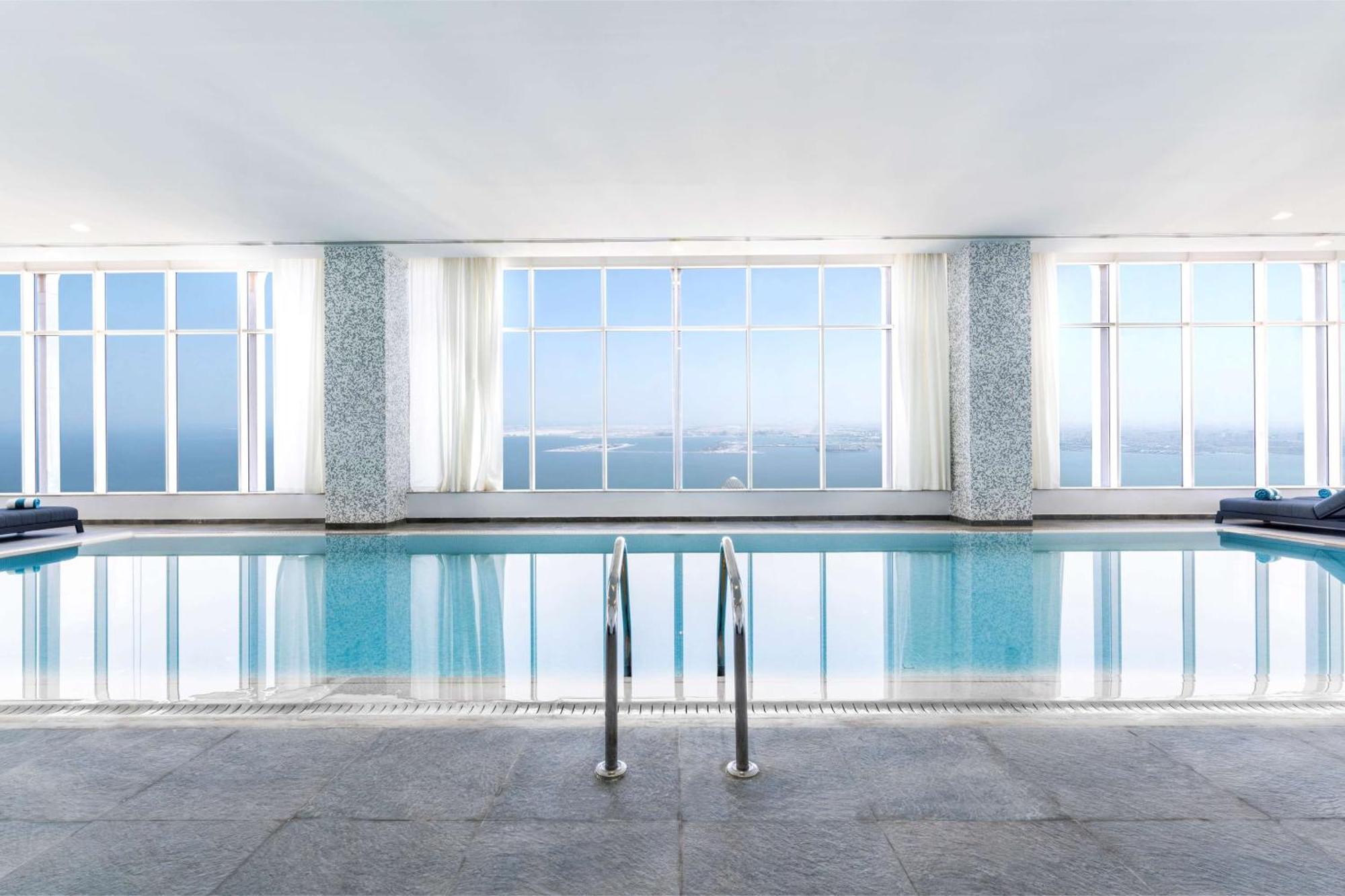 Aleph Doha Residences, Curio Collection By Hilton Exteriér fotografie The pool at the 101