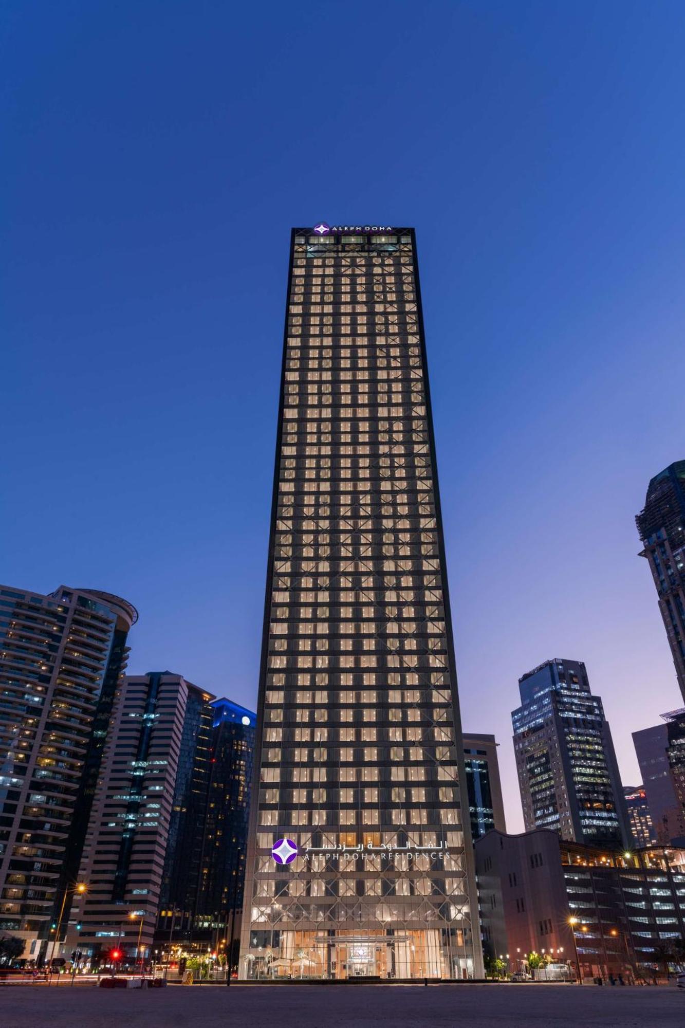 Aleph Doha Residences, Curio Collection By Hilton Exteriér fotografie The building at night