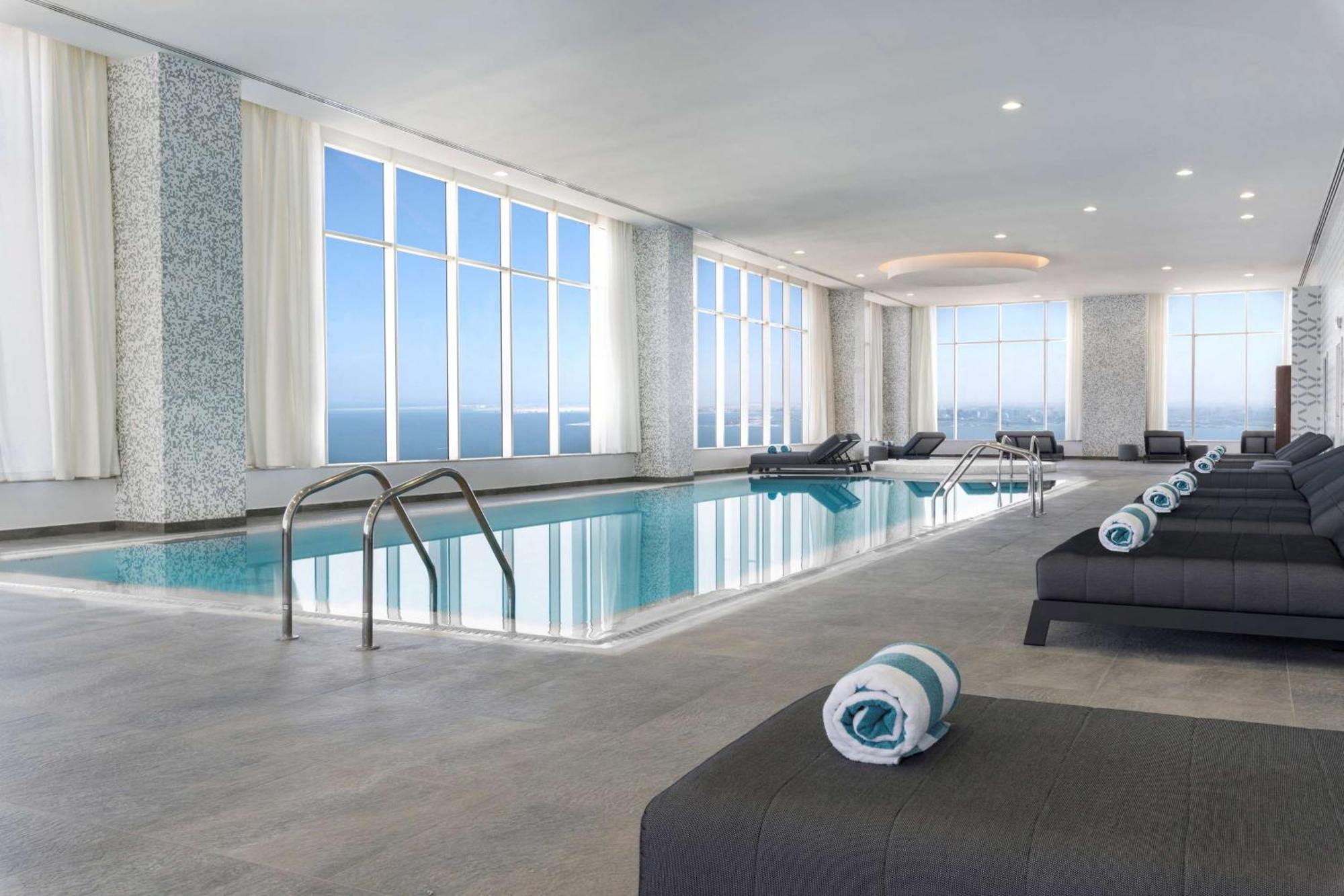 Aleph Doha Residences, Curio Collection By Hilton Exteriér fotografie The pool at the hotel