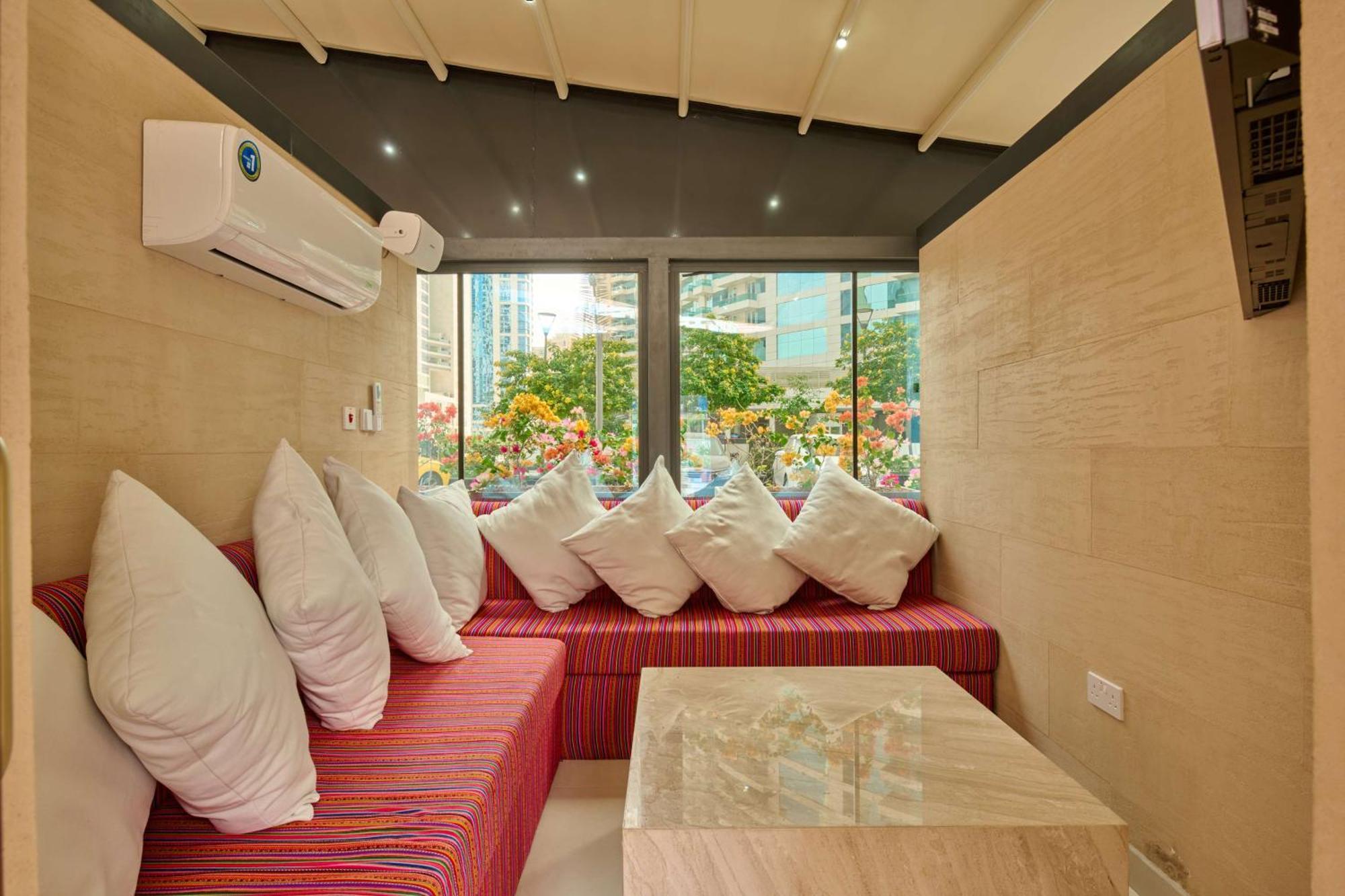 Aleph Doha Residences, Curio Collection By Hilton Exteriér fotografie A room at the hotel