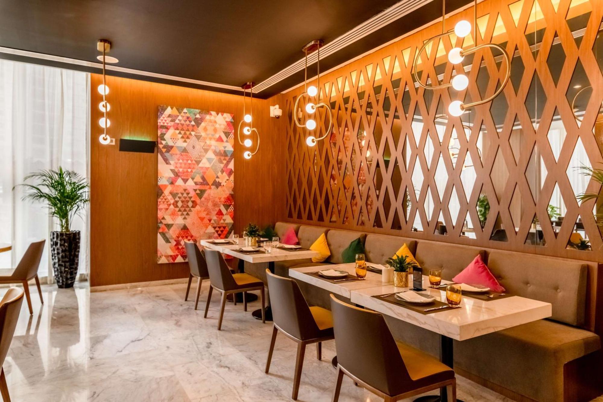 Aleph Doha Residences, Curio Collection By Hilton Exteriér fotografie The interior of the restaurant